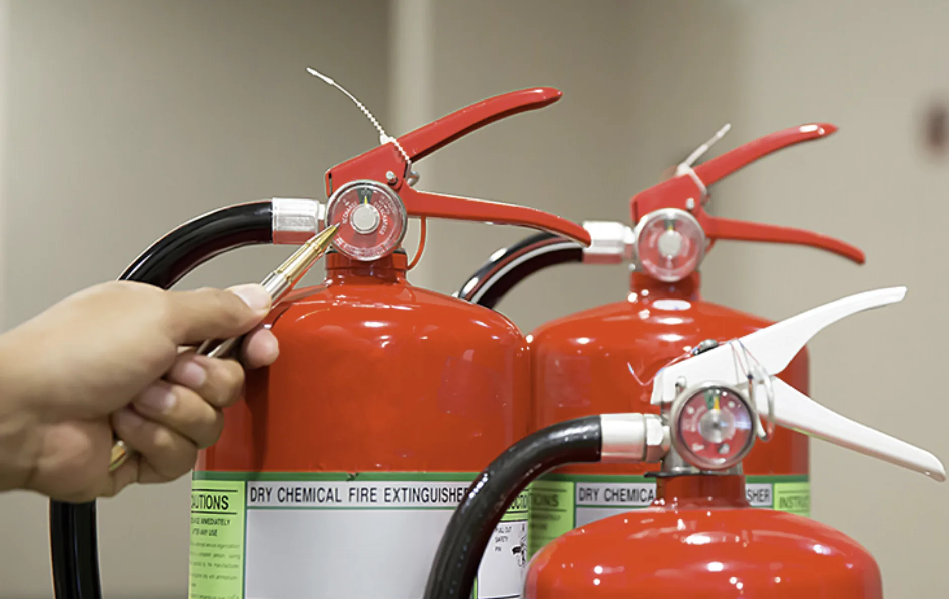 ¿Cómo están revolucionando los extintores de incendios modernos la seguridad industrial y doméstica?